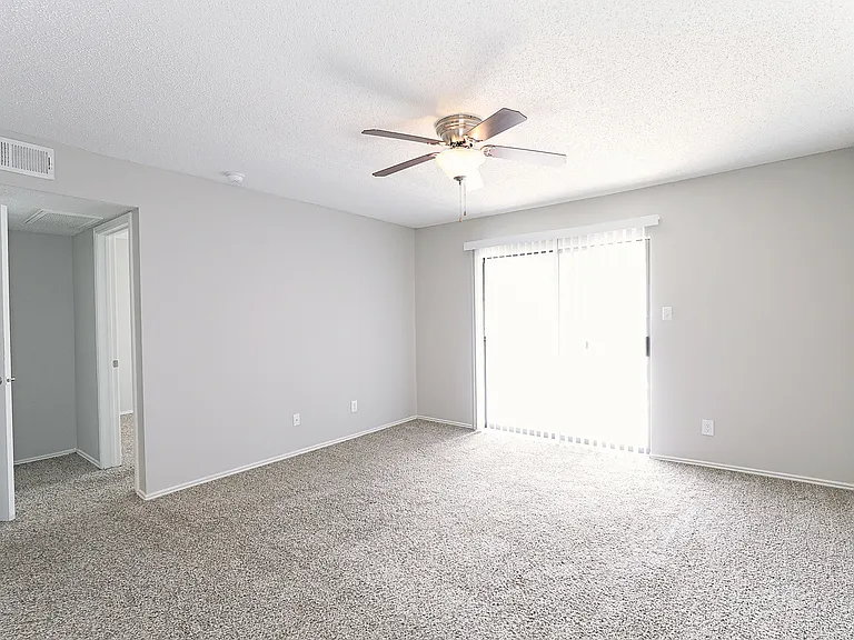 City Crest Apartments — Photo 69