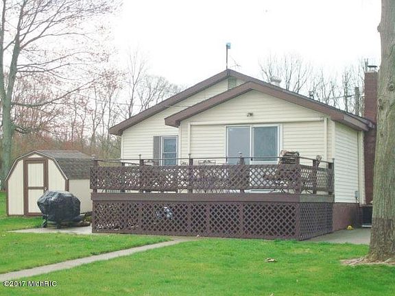 3rd image of 25088 Lake Shore Dr