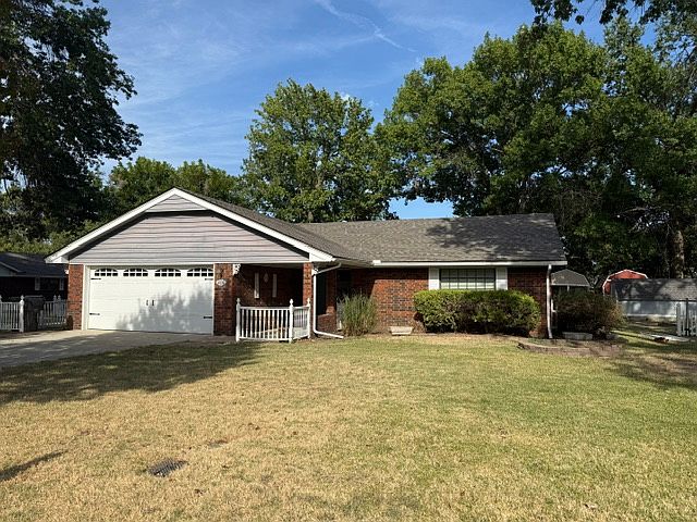 1st image of 406 Beaumont Dr