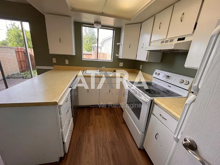 330 N 100 E #1 — Photo 12