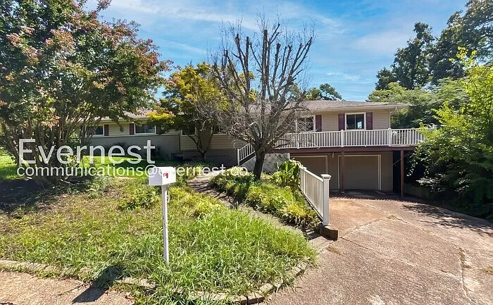 826 Claremont Ct