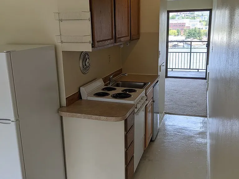 Lanai Apartments — Photo 13