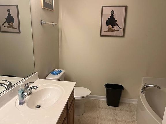 3rd image of 3519 Panarama Dr