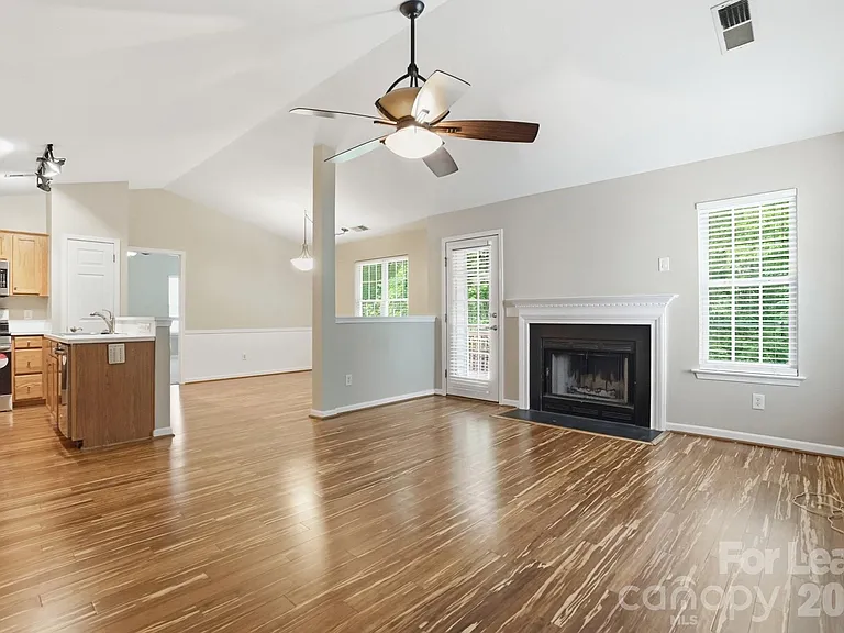 2830 Black Walnut Ln — Photo 6