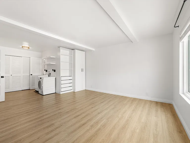 375 E 36th St #6 — Photo 22