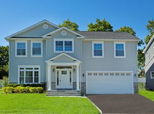 66 Hope Drive, Plainview, NY 11803