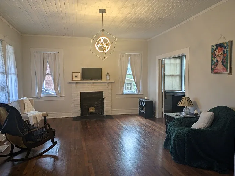 306 E Gordon St — Photo 5