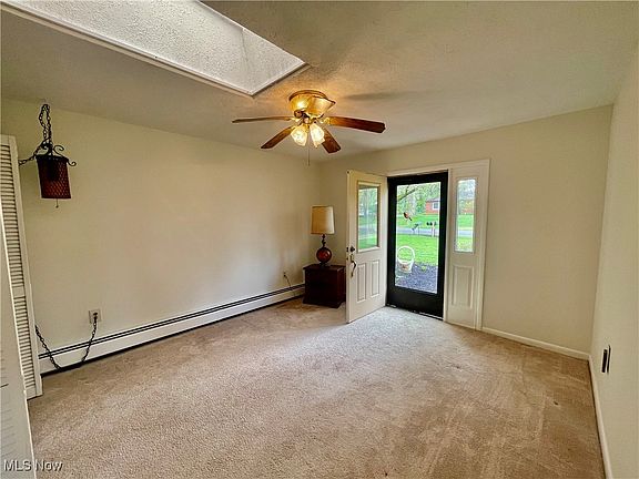 3rd image of 7989 Vesta Ave