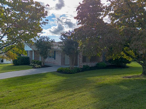 3rd image of 3362 Emerald Ave