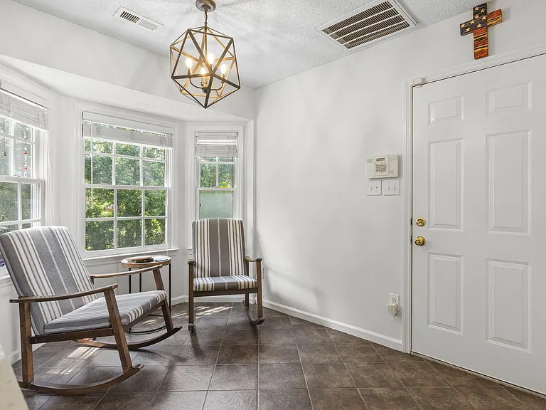 118 Archdale Dr — Photo 13