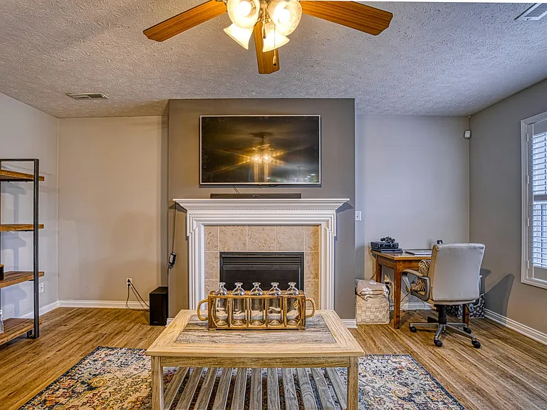 4880 Imperial Dr — Photo 51