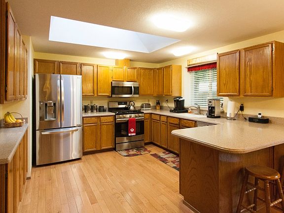 4th image of 2111 204th St SW
