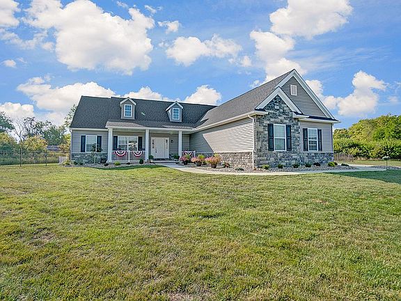 3rd image of 209 Creswell Dr