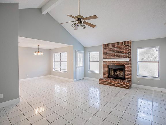3rd image of 16207 Parkway Dr