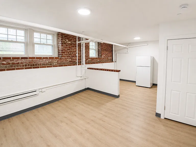 School House Ln — Photo 11