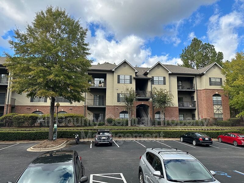 1st image of 208 Sterling Oaks Dr