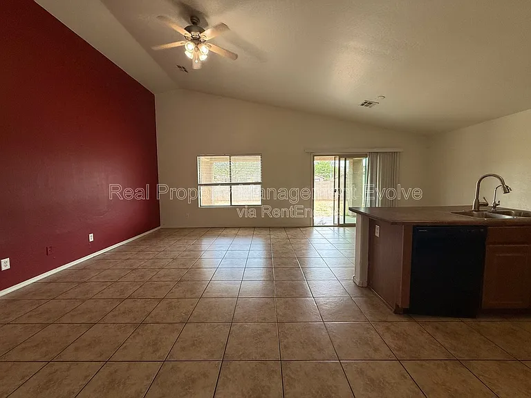 1225 W Shumway Farm Rd — Photo 5