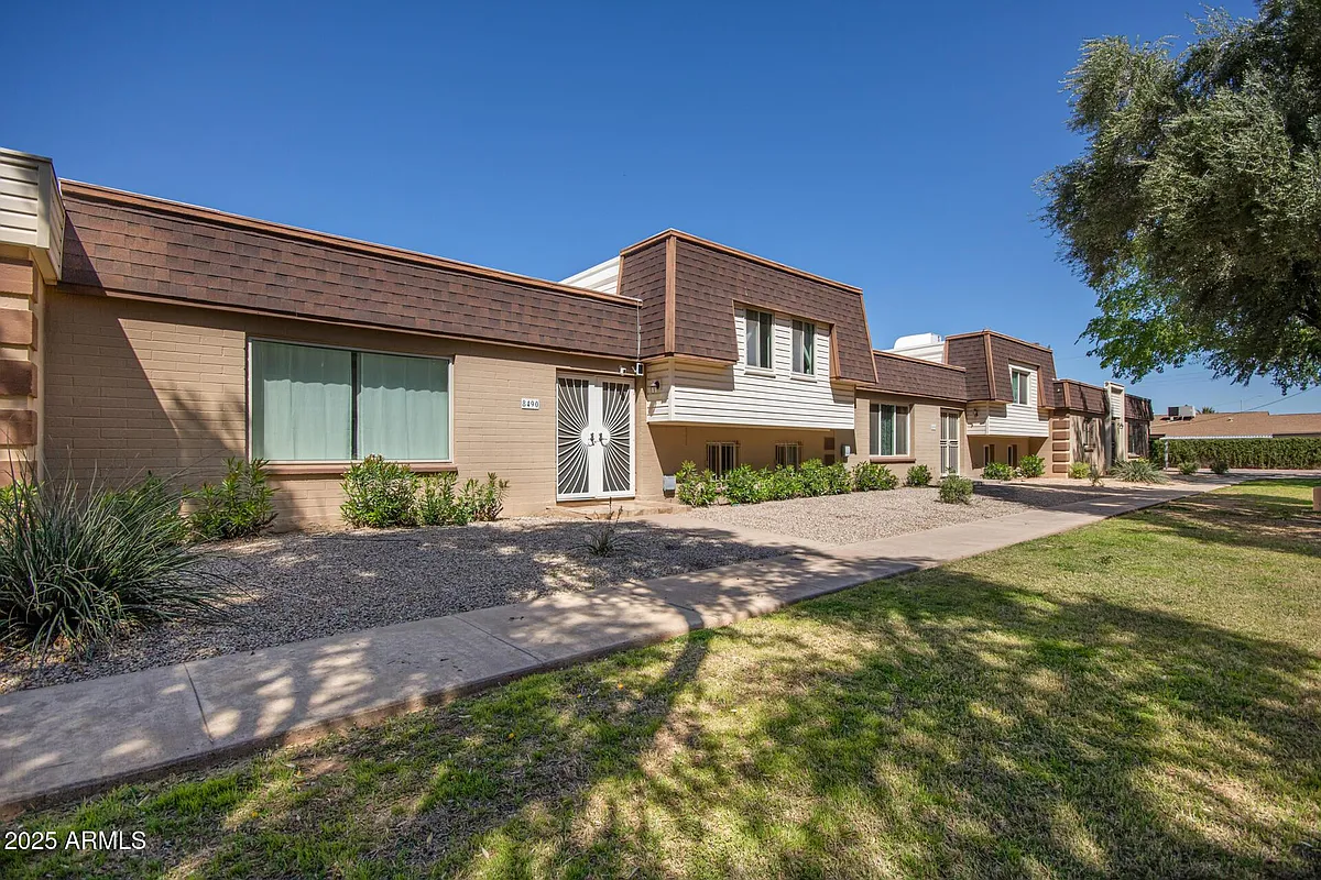 Building Photo - 8490 E Chaparral Rd