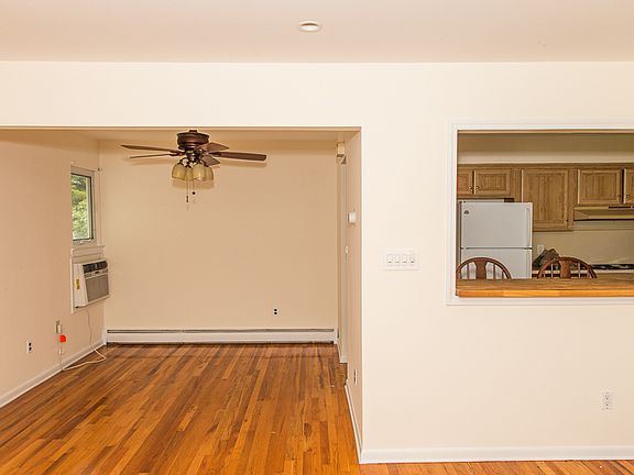 4th image of 10 Pleasant Ave