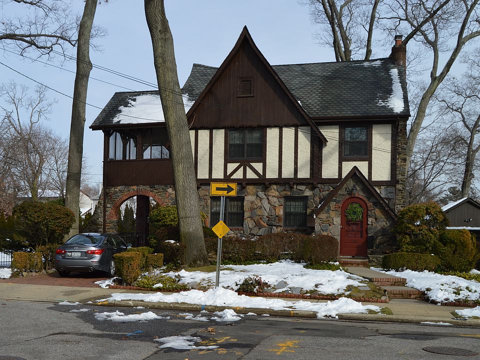 1st image of 266 N Hewlett Ave