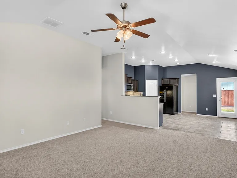 1310 Wrangler Ln — Photo 3
