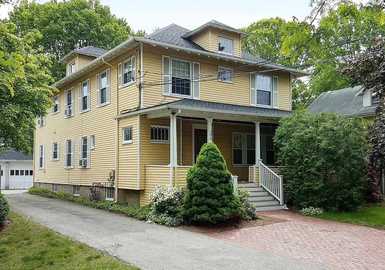 1096 Highland Ave — Photo 2