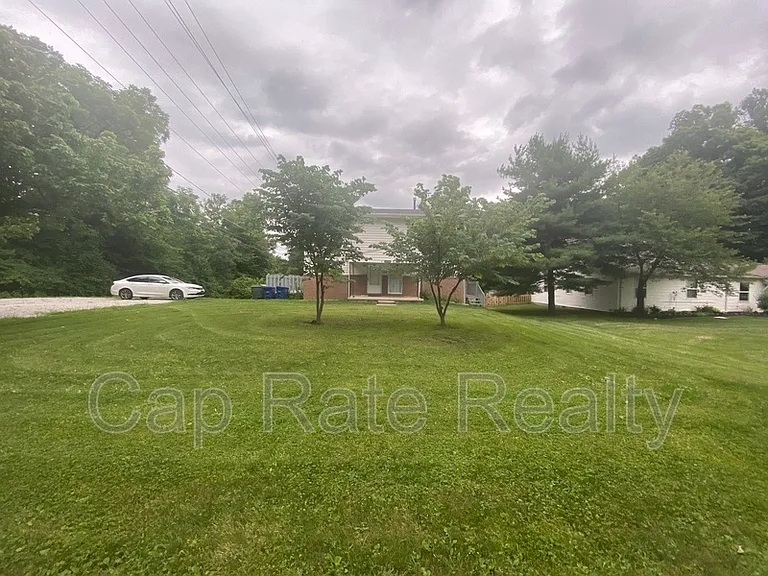 1226 Parkview Dr — Photo 2