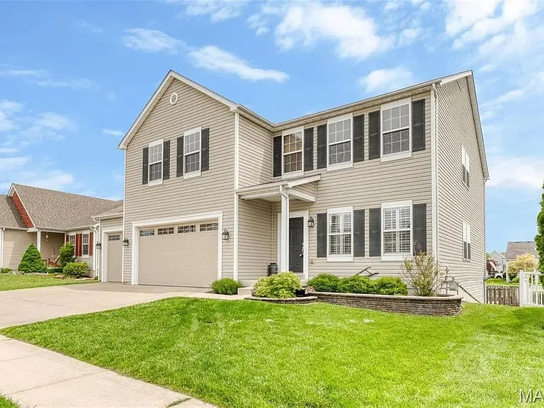 1824 English Oak Dr — Photo 2