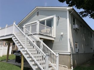 8 Seascape Ave, Middletown, RI 02842