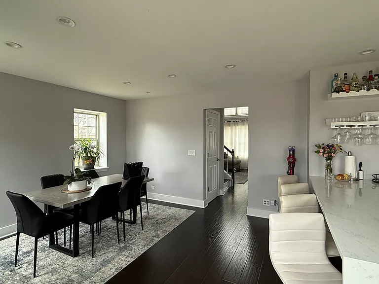 917 Carlisle Ave — Photo 5