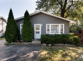 411 Greenwood Dr, Round Lake Park, IL