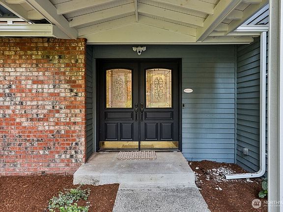 4th image of 3733 221st Avenue SE