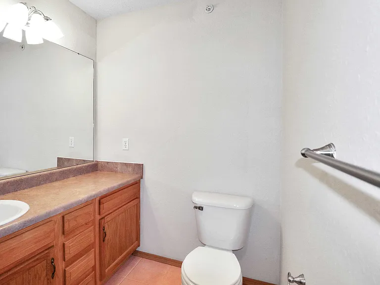 Golden Pond Apartments — Photo 19