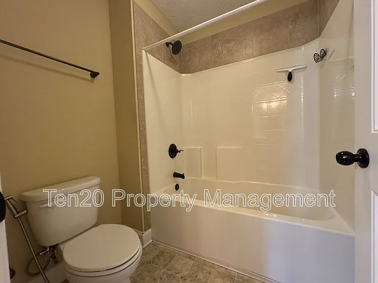 7471 Coppice Dr — Photo 21