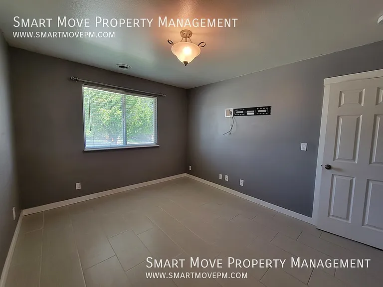 2705 E Mendota Dr — Photo 12