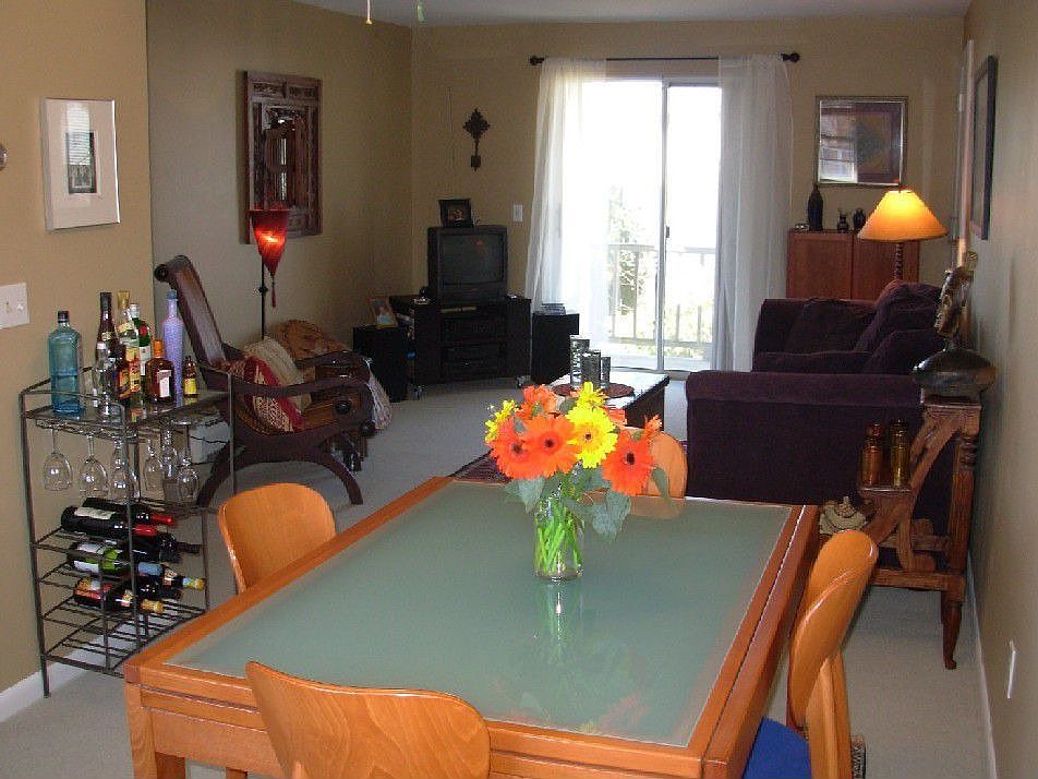 Living/Dining Area