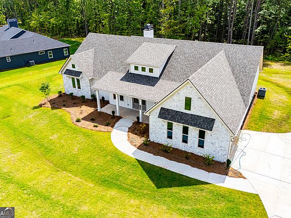 3rd image of 126 Woodford Dr