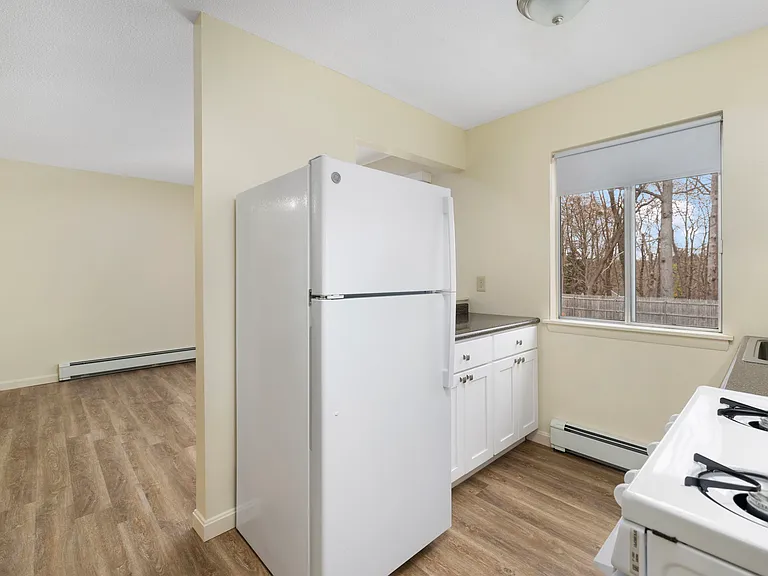 East Bay Apartments — Photo 34