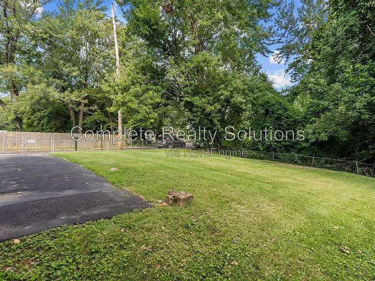 201 Sadonia Ave — Photo 32