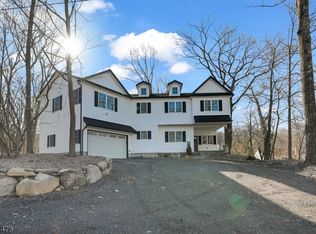 42 Hampton Rd, Hewitt, NJ 07421