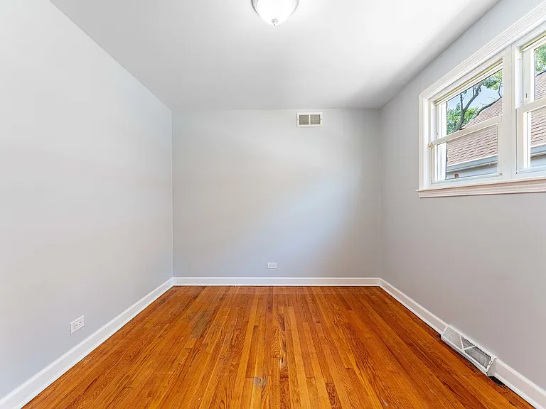 4507 S Leamington Ave — Photo 16