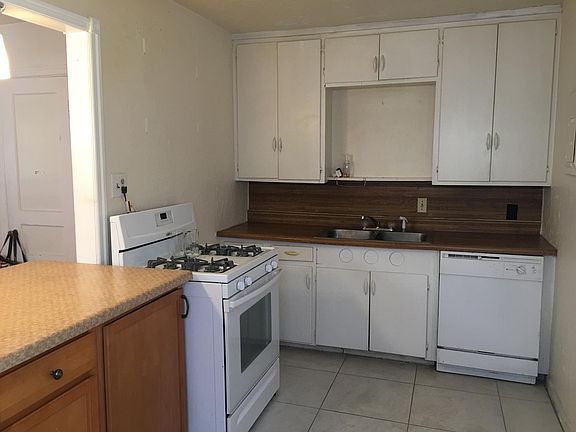 Gas stove, dishwasher