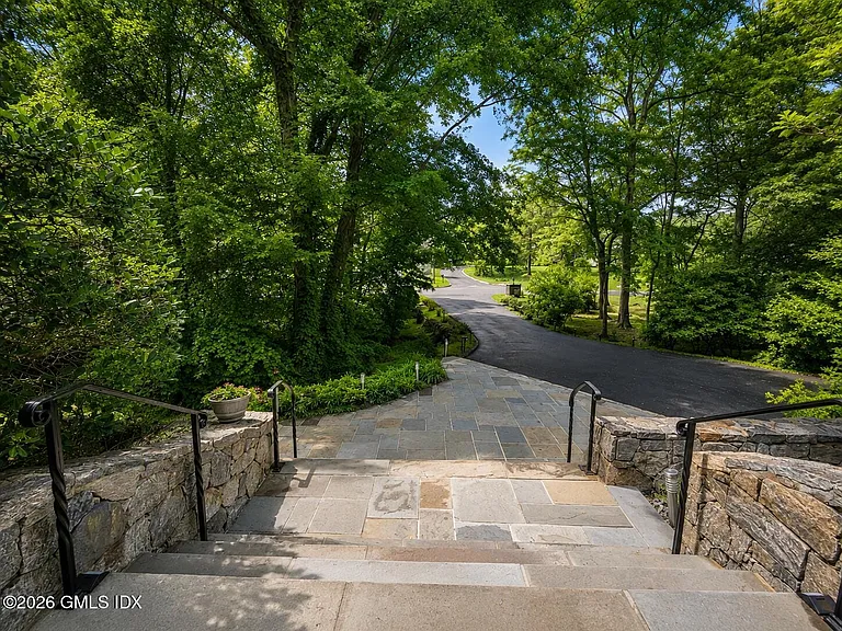 2 Choctaw Ln — Photo 2