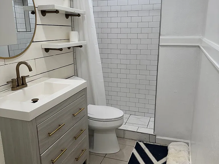 705 Ainslee St — Photo 12