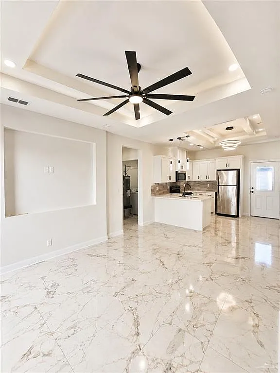 2 bed, 2.0 bath, 1026 sqft, $1,200 — Photo 2