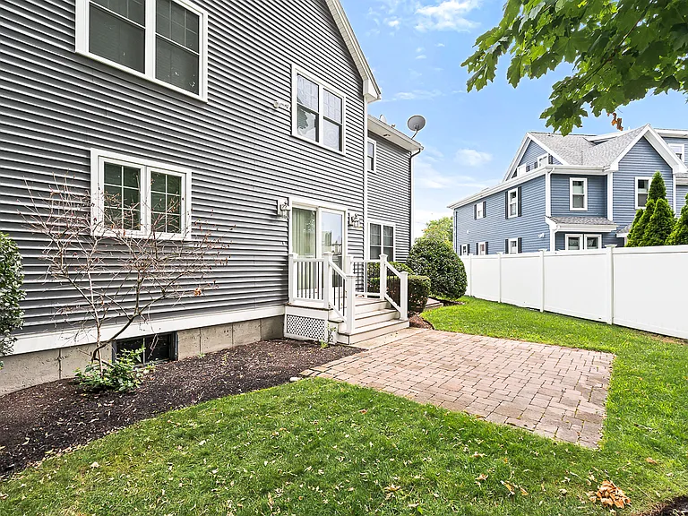 46 Loring Ave — Photo 42