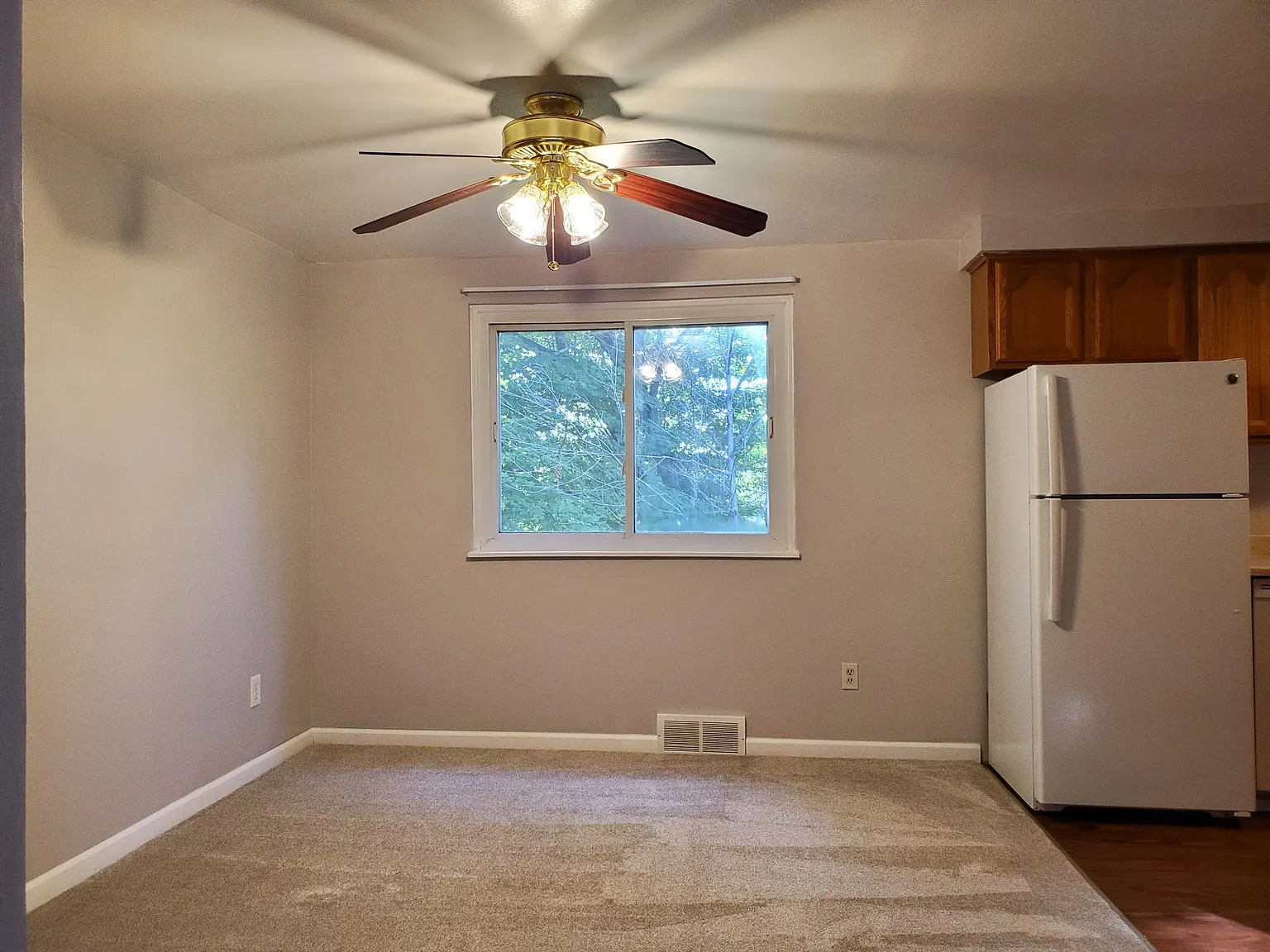 4285 Sample Ct — Photo 4
