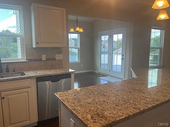 5th image of 113 Weeping Willow Way