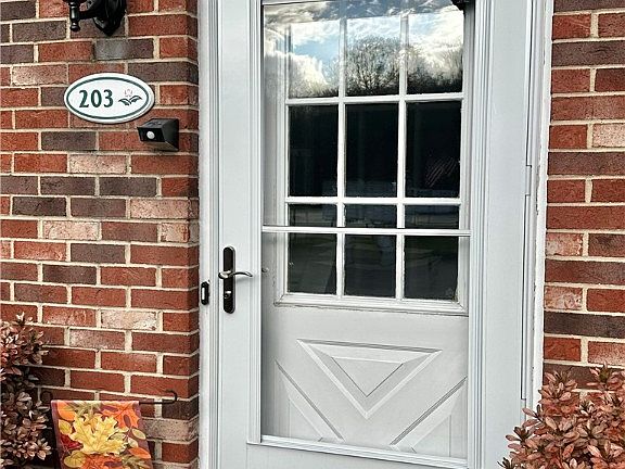 3rd image of 203 Thistle Dr