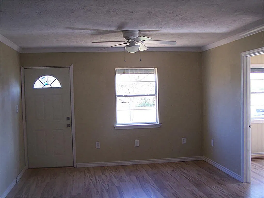 2 bed, 1.0 bath, 800 sqft, $1,180 — Photo 2
